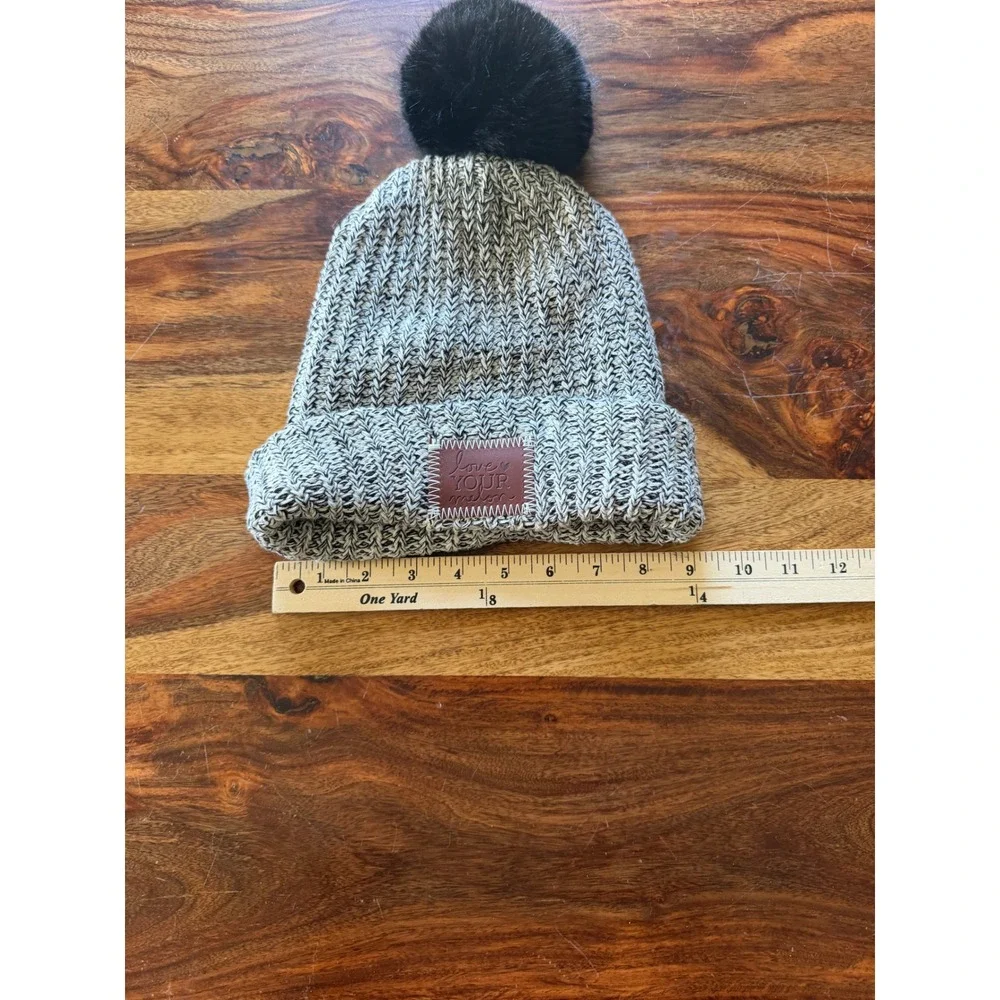 Love‎ Your Melon Black White Marled Knit Beanie Hat with Black Faux Fur Pom USA